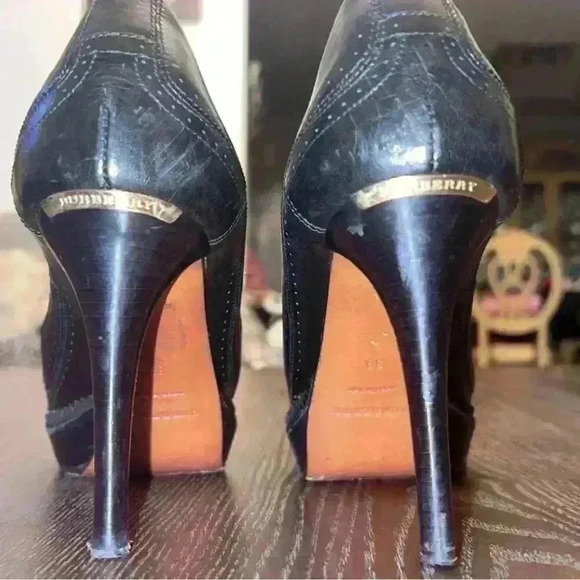 Burberry Black Leather Platform Pumps Size 39 - PREOWNED - Picture 9 of 10